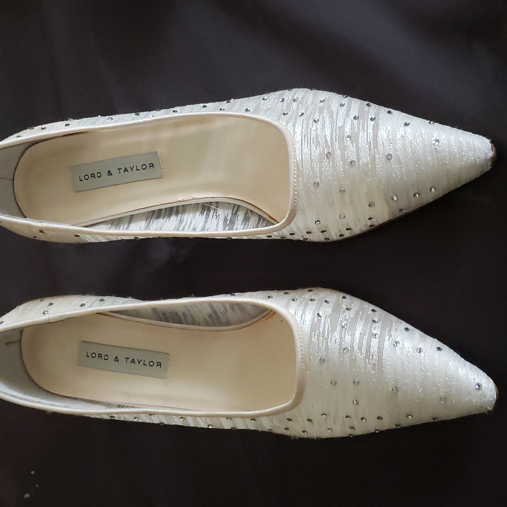 Lord and Taylor pumps